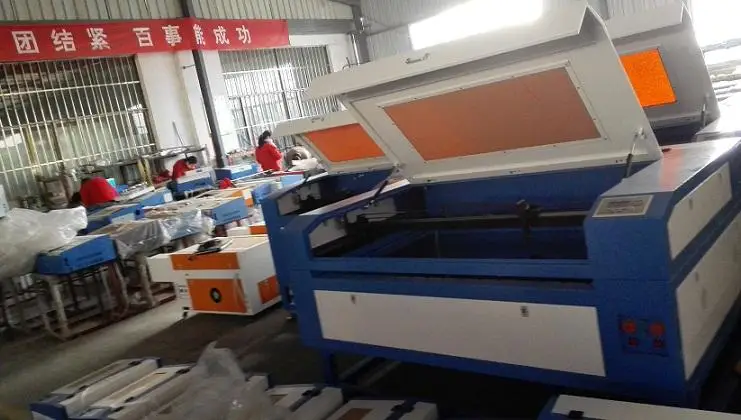 Produk Baru Kecepatan Tinggi K3040 Laser Cutting Mesin dengan Presisi Tinggi