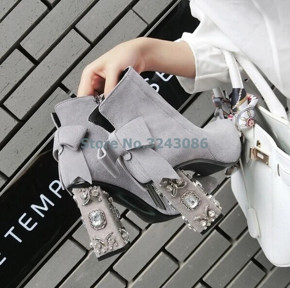 

Black Gray Suede Round Toe Studded Jewelry Heel Boots Back Butterfly Chunky High Heel Short Boots New Arrival Spring Shoes