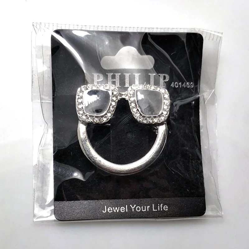 Crystals Black Enamel Charm Eyeglasses Holder Pin Brooch Badge Fashion Jewelry Accessories New Designer