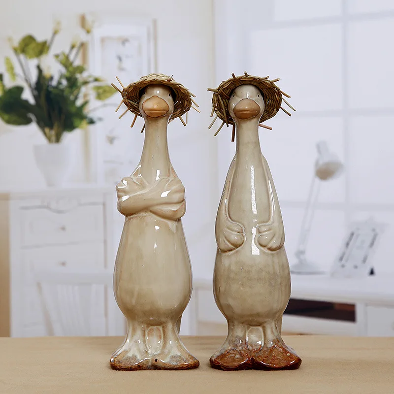 2pc/set Ceramic Duck Home decoration Ceramic crafts Enamel farmer duck Fambe figurines miniatures Duck lovers with straw hat