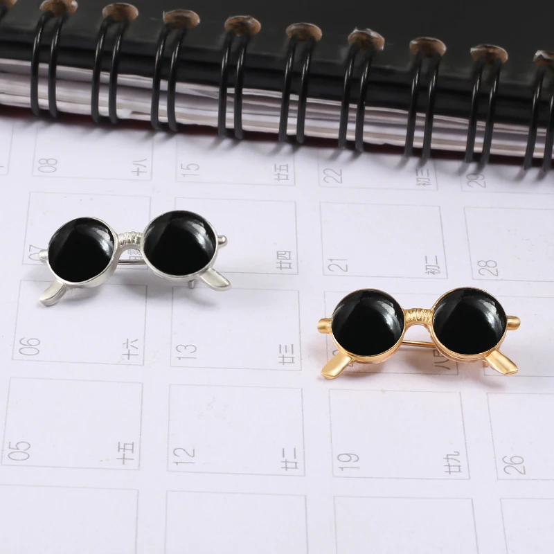 Retro Cute Black Sunglasses Brooch Lapel Pin Suit Shirt enamel pins Fashion denim clothes Accessories Wedding Jewelry Gifts