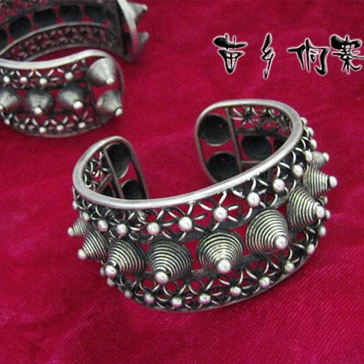 Miao Township Dongzhuang Guizhou ethnic minority wind handmade Miao silver bracelet - personalized rivet bracelet