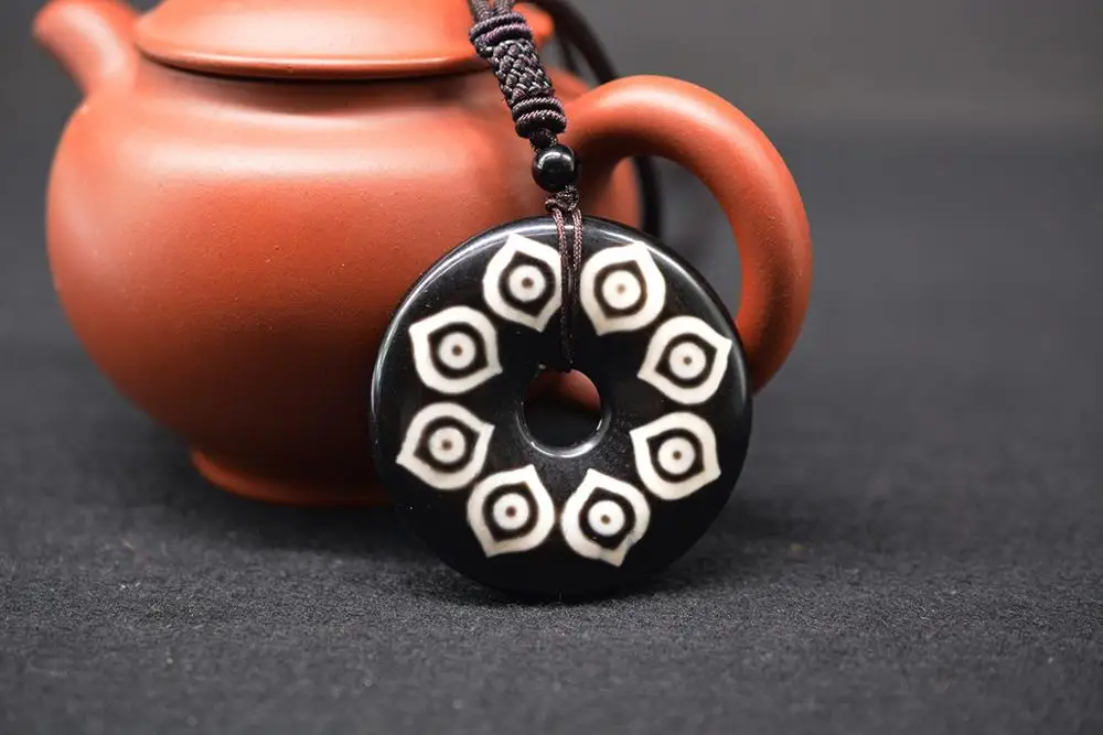 QIANXU Black Jade Necklace Pendant Circle Jade Pendant Datura stramonium Transfer Lucky Jewelry With Chain Jade Jewelry