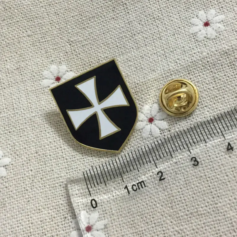 Hot Sale White Cross Black Shield Christian Army Crusader Knights Templar Freemason Enamel Badges Masonic Lapel Pin and Brooches