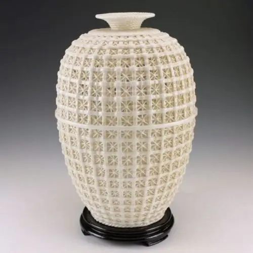 Exquisite Vintage Chinese Dehua Porcelain Handwork Ornament Vase