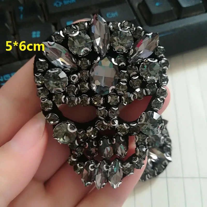 Precio de fábrica 3 unids/lote nuevo parche de diamantes de imitación bolsa de pasta, chloes material de decoración diy parches de cabeza de calavera apliques Z1286