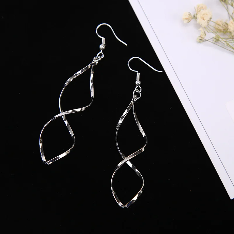 Boucles d\'oreilles pendantes en spirale pour femmes, longue vague incurvée, déclaration de Brincos, bijoux de fête de mariage, mode simple, vente en