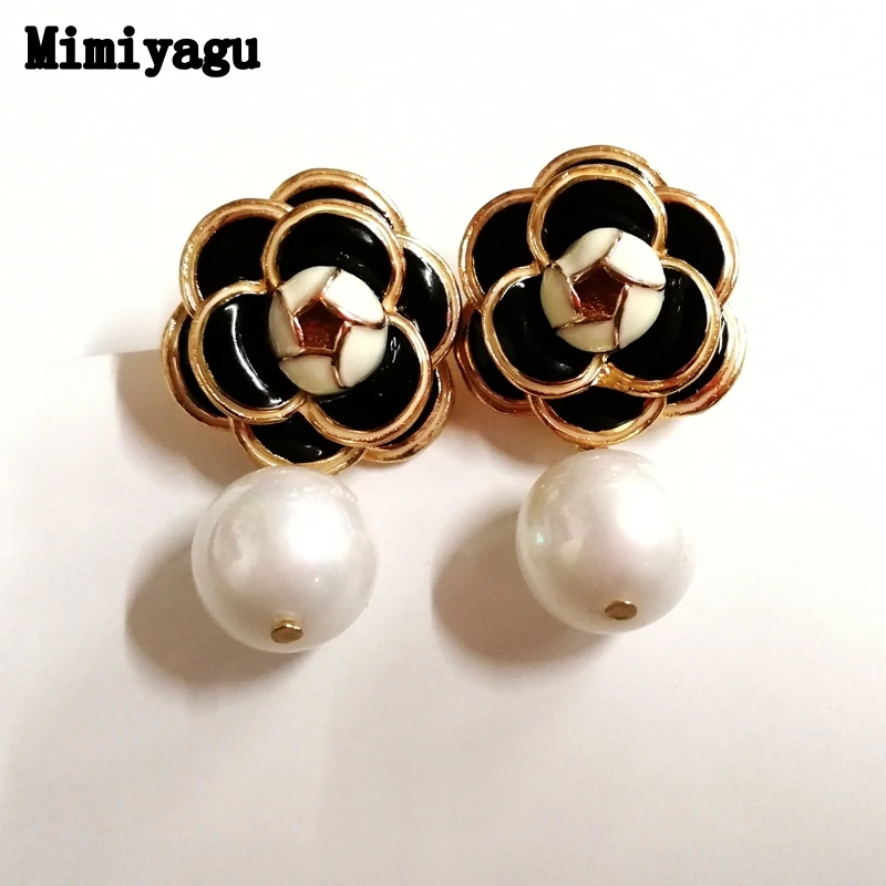 Famous Design Golden Camellia Flower  Pearl   Stud Earring For Women Trendy Jewelry