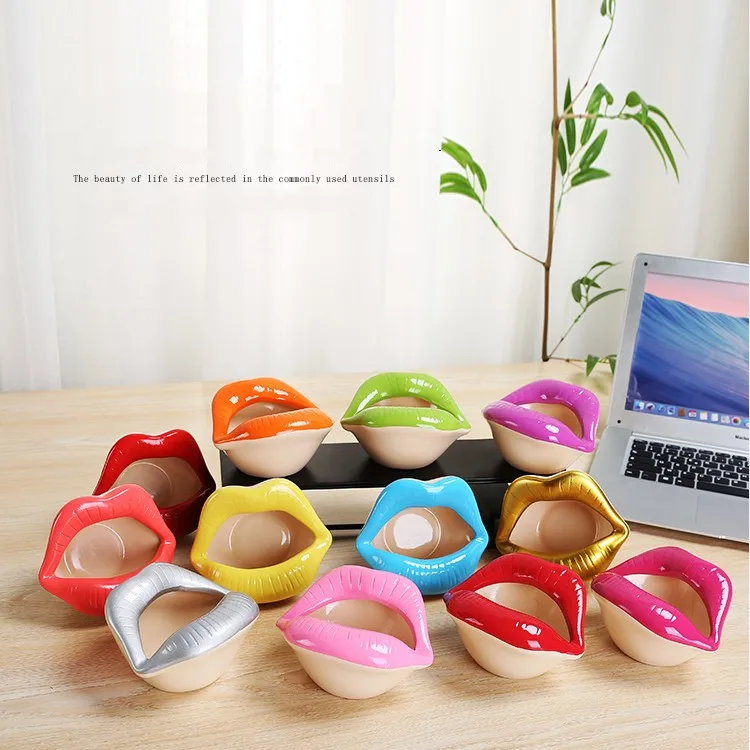 China Ceramic Ashtray Cute Cartoon Ashtray Lips Creative Personality Trendy Mouth Fashion Home Mini Send Boyfriend Gift Cigarett