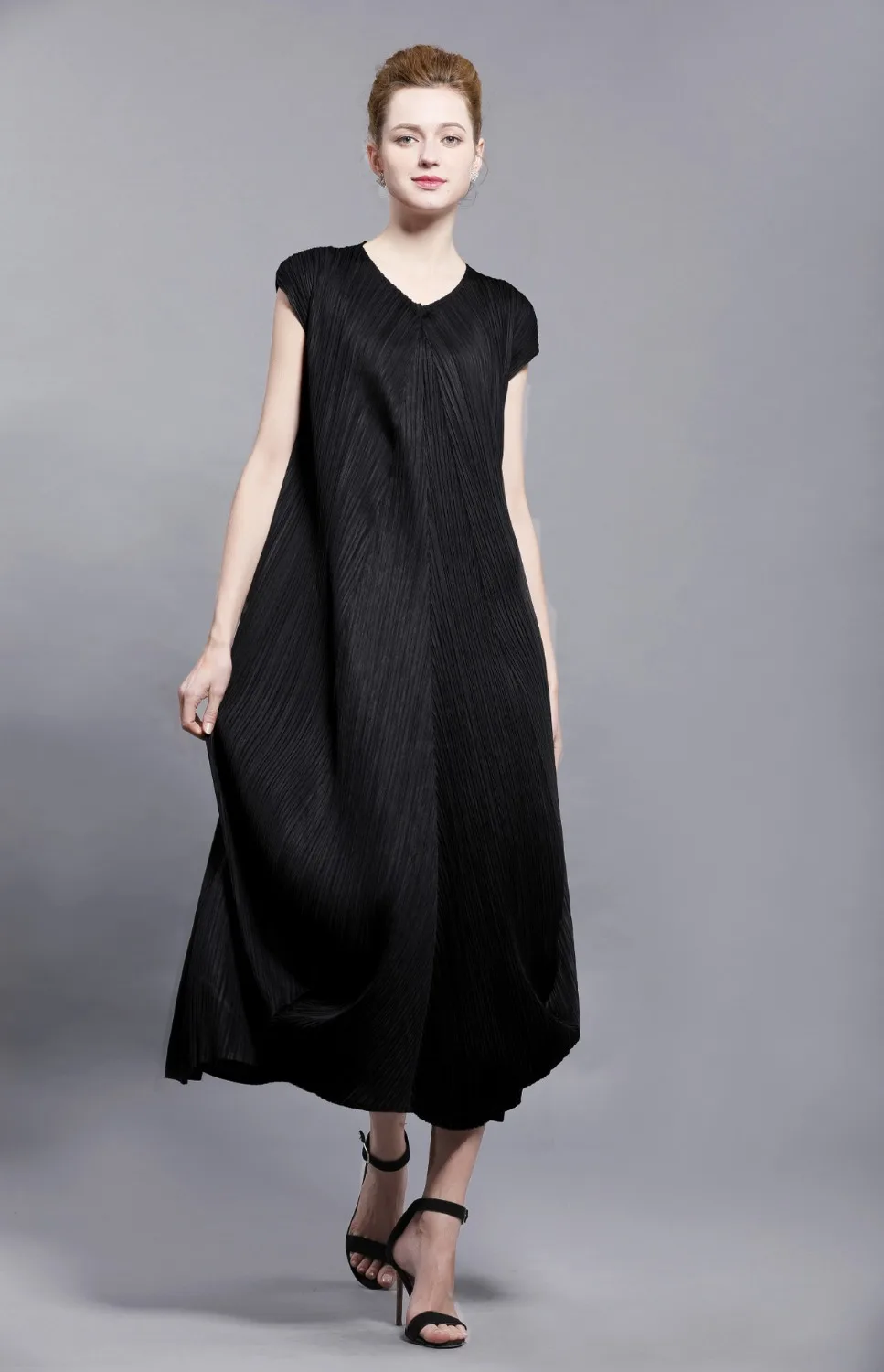 

HOT SELLING Miyake The new design v-neck temperament of fold dress with short sleeves bud dress IN STOCK