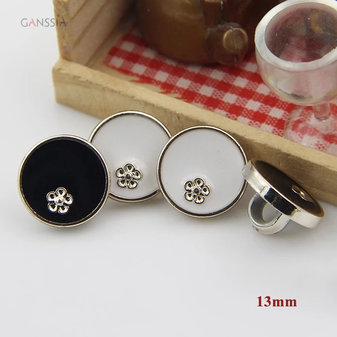 20pcs/lot Size:13mm Cute Flower shirt buttons Black / White Round Shank Button Garment Sewing Accessories (ss-7620)