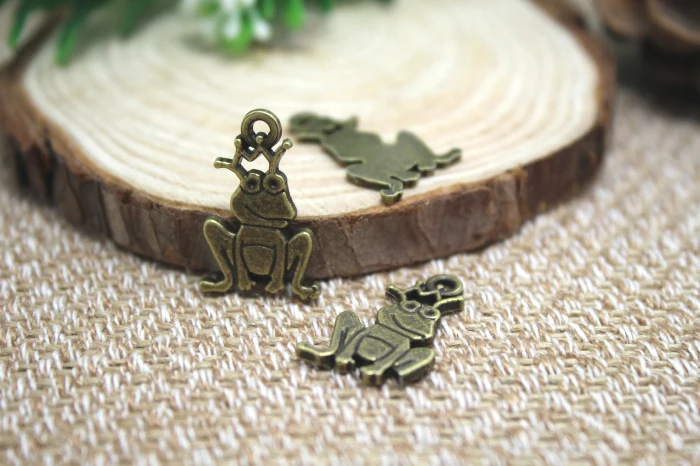 15pcs-Frog Charms Antique Tibetan bronze Tone Frog pendants/charms 22x14mm