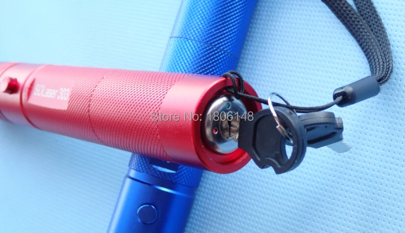 Mini 2 in1Cat Keychain Fun Pointer بدون بطارية مؤشر ليزر محمول LED التدريب الشعلة الحيوانات الأليفة القط دغدغة لعبة مصباح يدوي