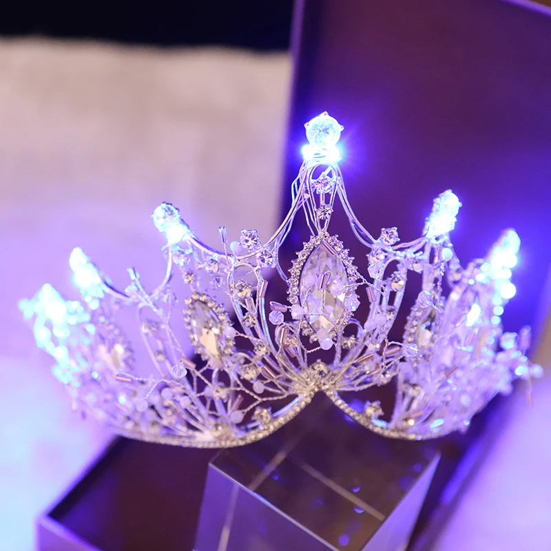 Di lusso Luce Blu Austria di Cristallo Corona di Strass Perla Diademi di Cerimonia Nuziale Testa Ornamenti D'epoca Luminoso Promenade Del Partito Queen Corone