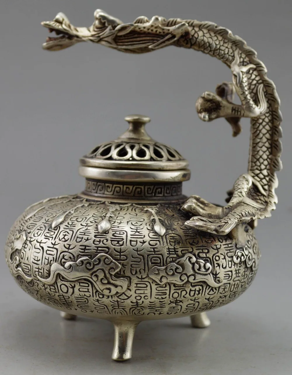 

Old China Silver carvings a auspicious lifelike dragon Wealth statue teapot tools wedding Decoration Brassroom Art Statue