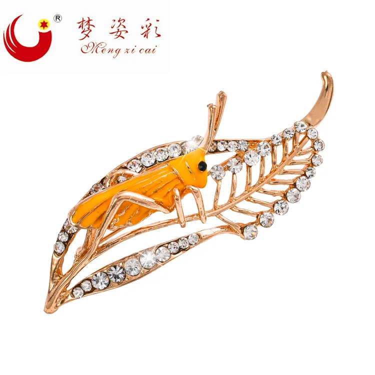 MZC Classic Bijoux Poppy Yellow Grasshopper Brooch Animal Insect Brooches for Womens Male Suit Broche Anime Turkish Jewelry