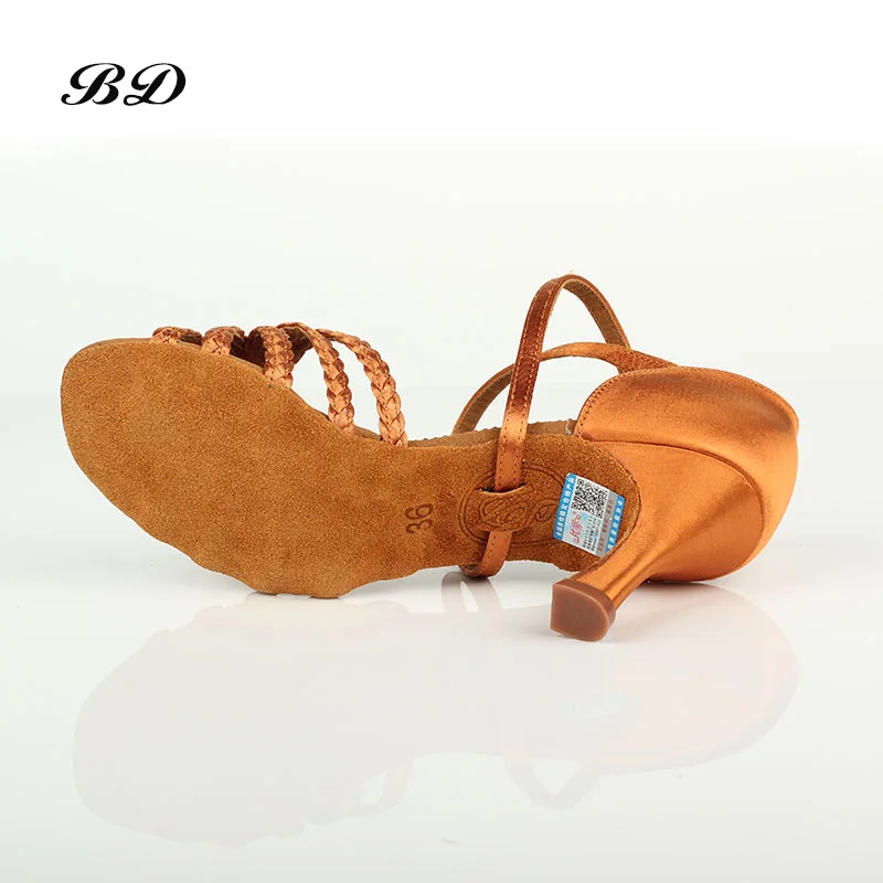 Sepatu dansa Sneakers ukuran besar sepatu dansa wanita Hak tipis Latin wanita tali sepatu anyaman Satin coklat BDDANCE BD 216-B 2023 SALSA