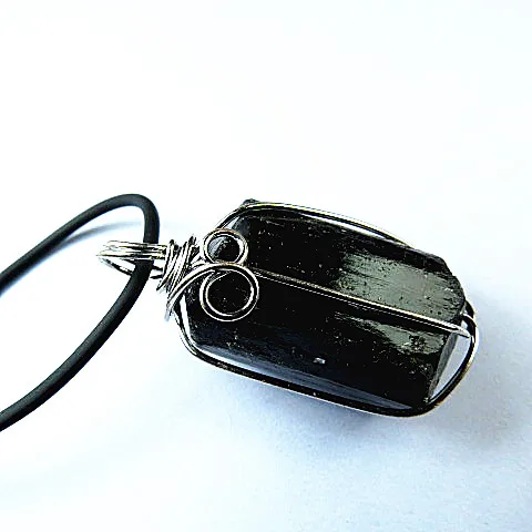 1pcs Natural black tourmaline ore energy chakra pendant Gems stone Crystal Healing Christmas gift steering Black tourmaline