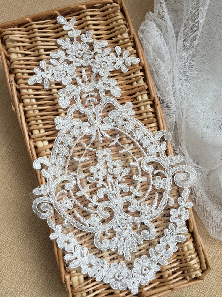 

20Pcs Luxury Retro Embroidered Lace Applique DIY Floral Lace Accessories Lace Trim Patch For Wedding Dress Off White Motif