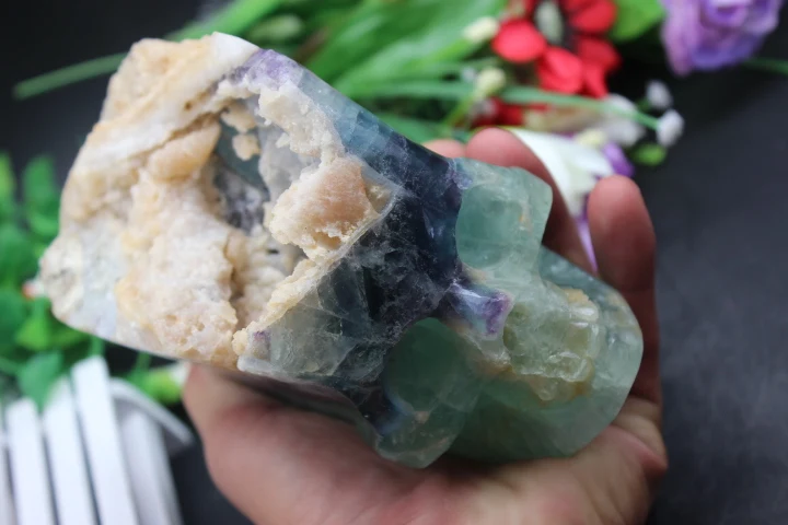 1421 grams of natural quartz crystal fluorite skull to heal      A6