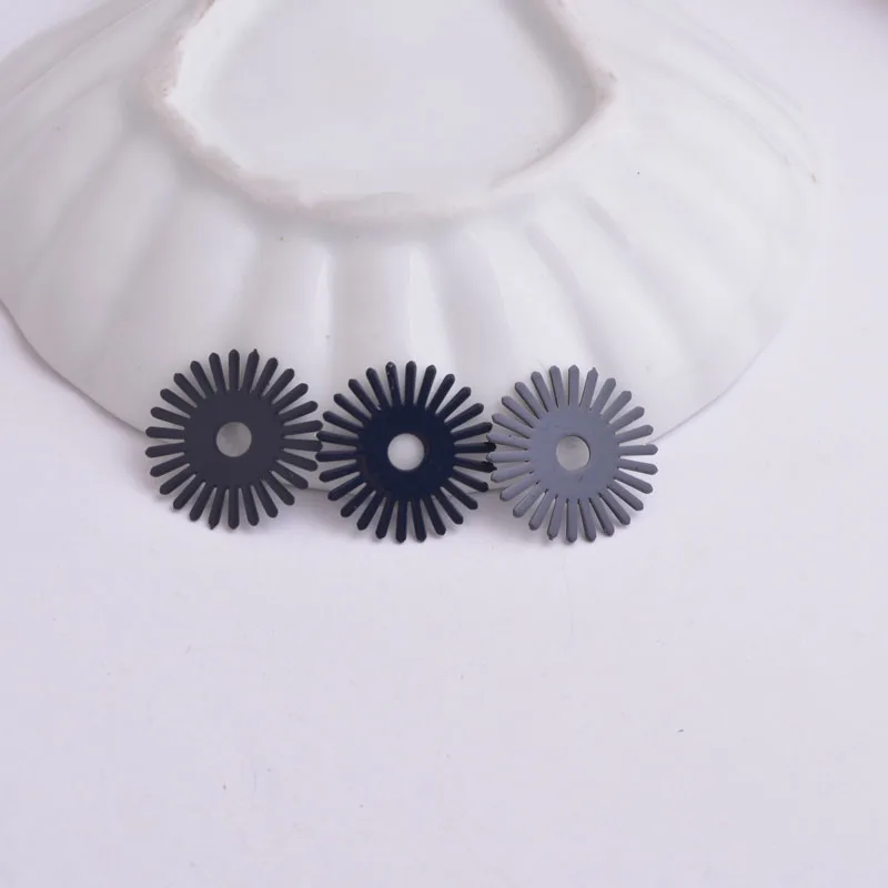 100 Stück AC8222 18mm Messing Runde Anhänger Zahnrad-Anhänger Verbindungsstücke Filigrane Ohrring-Verbinder DIY Schmuckmaterialien – Detail 7