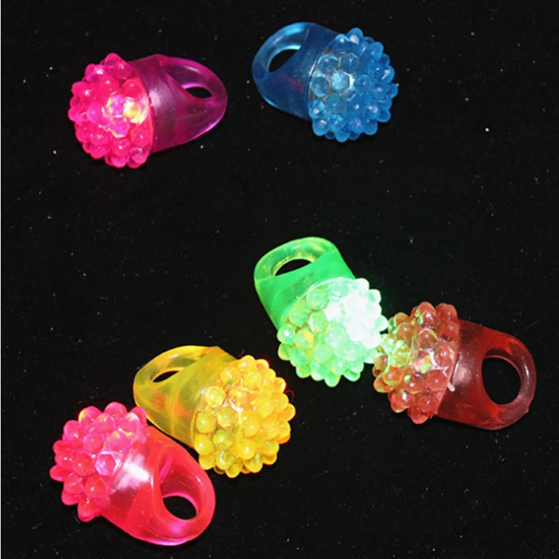 2020 New 50pcs/lot Strawberry Flicker Flower Ring Light Toys Fashion Soft Silicone Led Finger Lights Halloween Party Supplies