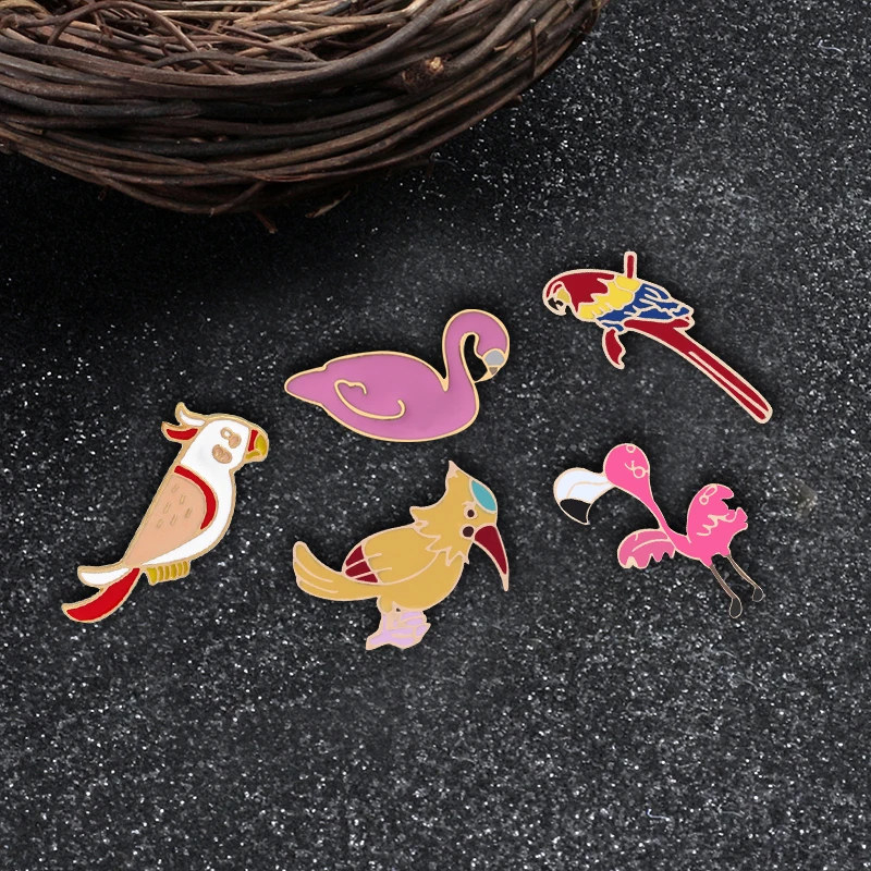 Fashion Animal Brooches 12 Styles Bird Cute Cartoon Badge Women Clothes Lapel Pin Enamel Pin Bag Button Icons Jewelry Kids Gifts