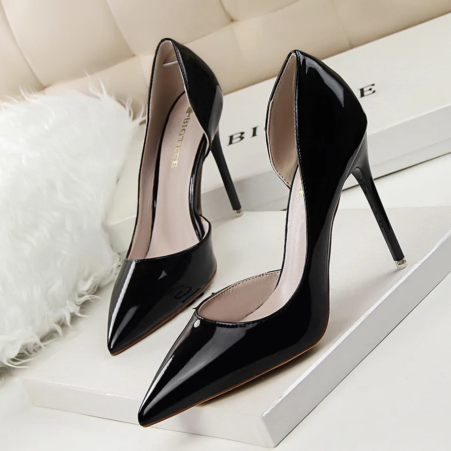 New 2022 Women pumps Elegant pointed toe patent leather office lady Shoes Spring Summer High heels Wedding Bridal Shoes