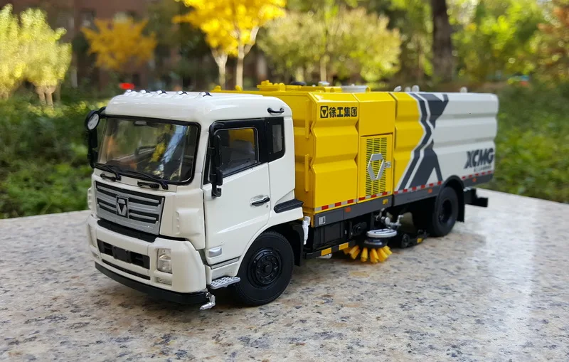 

Rare,Collectible Alloy Model Gift 1:35 Scale XCMG Road Environmental Sweeper Truck Vehicle DieCast Toy Model For Decoration