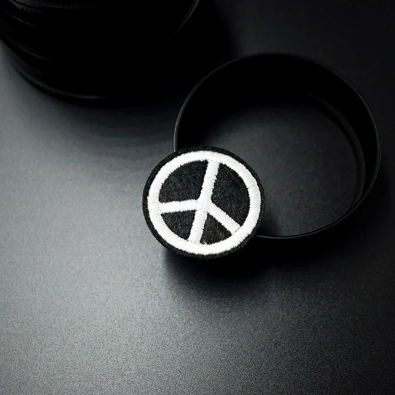 Peace Sign (Size:2.9x2.9cm) Cloth Badges Mend Decorate Patch Jeans Bag Hat Clothes Apparel Sewing Decoration Applique Patches