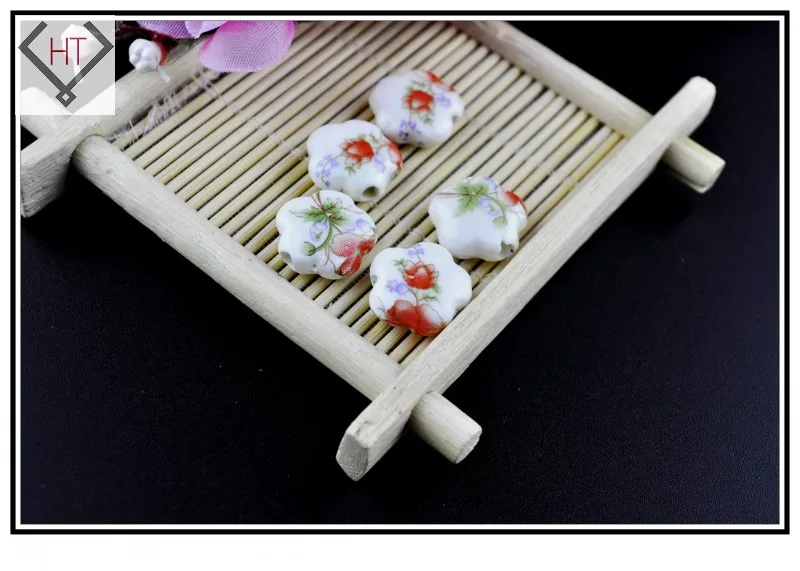 

100pcs Jewelry Beads Charms Ceramic 15mm Red Flower Hand Painting Printing Porcelain Loose Spacer Beads Wholesale