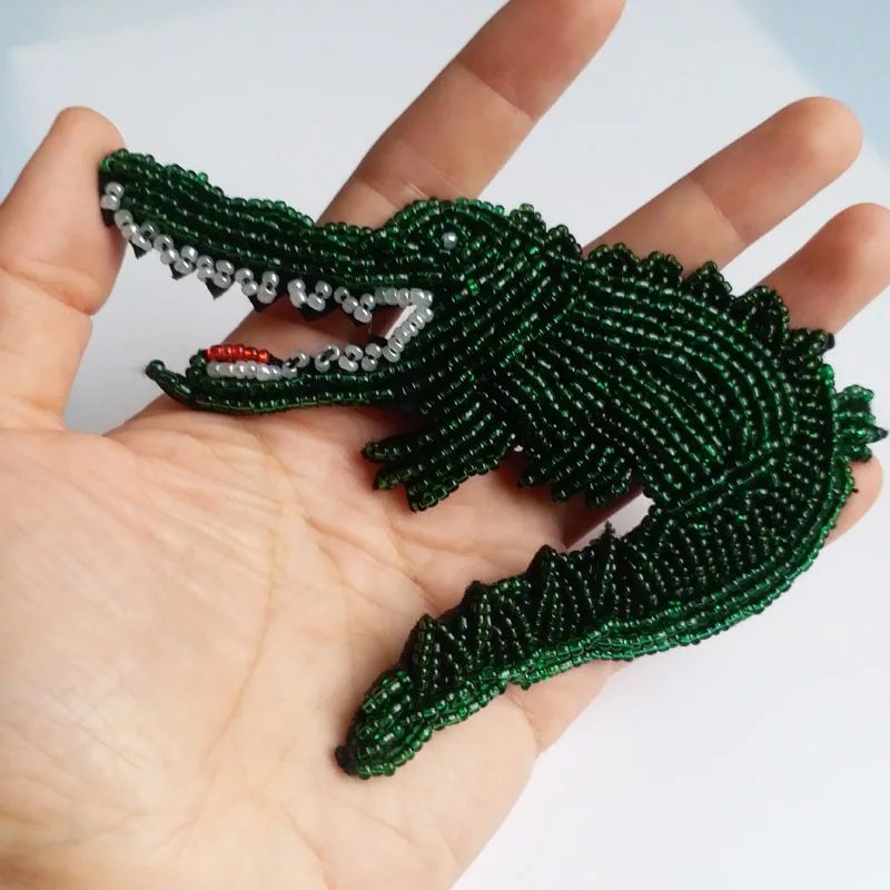 1pc green crocodile embroidery beaded patches for clothing Rhinestone animals Patches DIY sew on Embroidery appliques parches