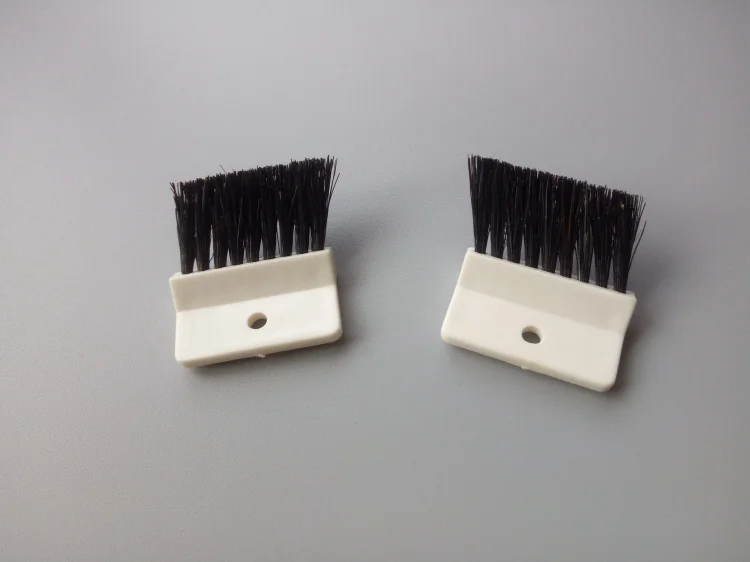 2pcs Brother spare parts Knitting machine accessories KR260 head accessories A9 A10 brush parts number 413756001 43757001