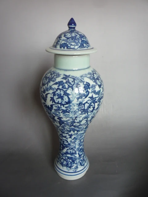 Rare  Qianlong (1711-1799)Qinghua porcelainBat & Peaches  vase,  best collection& adornment, Free shipping