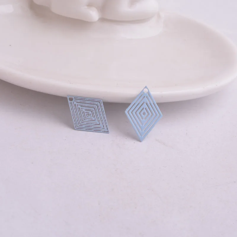 100 Stück AC4327 15mm*20mm Geometrie-Anhänger Rhombus-Anhänger aus lackiertem Metall-Messing Schmuckzubehör – Detail 6