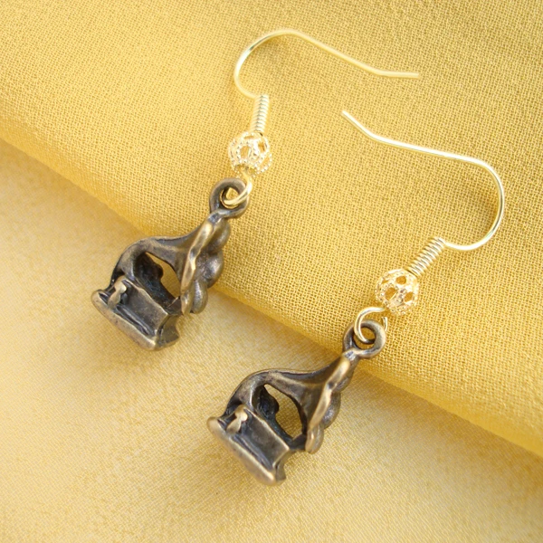 RED SNAKE Great Value! Vintage Retro Style Jewelry Gunmetal phonograph Earrings Cooper Dangle Earring for Women EB0022