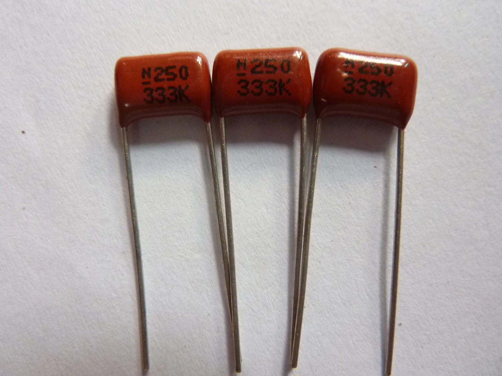 

100pcs CBB capacitor 333 250V 333K 0.033uF 33nF P8 CL21 Metallized Polypropylene Film Capacitor