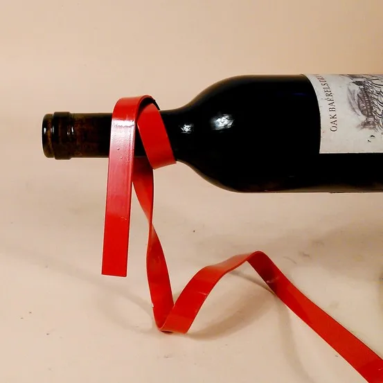 1PC Magic ribbon suspended wine frame wine rack pin iron strange new creative gifts wine holder Random KI 2077