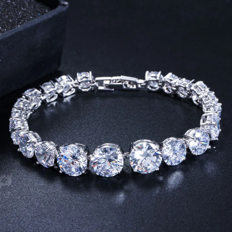 Pera 2024 New Fashion Women Chain Link Bracelets Big Round Connected White Cubic Zirconia Inlay Jewelry for Party Gift B063