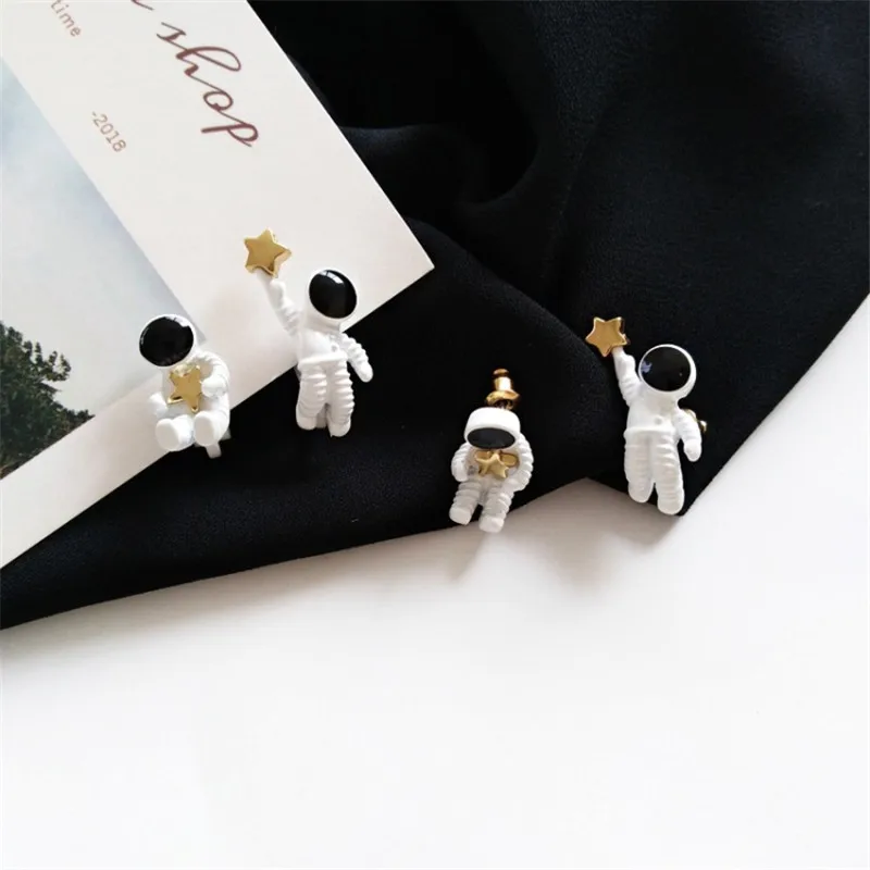 Astronaut Star Asymmetry Stud Ear Clips Personality Funny Girl Student Earrings Female Trendy Glamour Jewelry Accessories