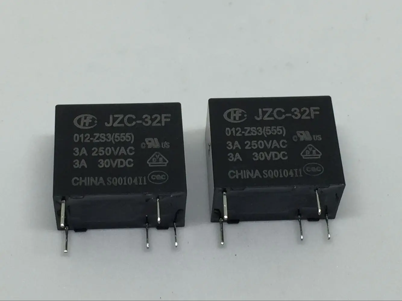 

Free Shipping 100% new original relay 10pcs/lot JZC-32F 012-ZS3 (555) JZC-32F-012-ZS3 3A 5PIN HF32F-012-ZS3