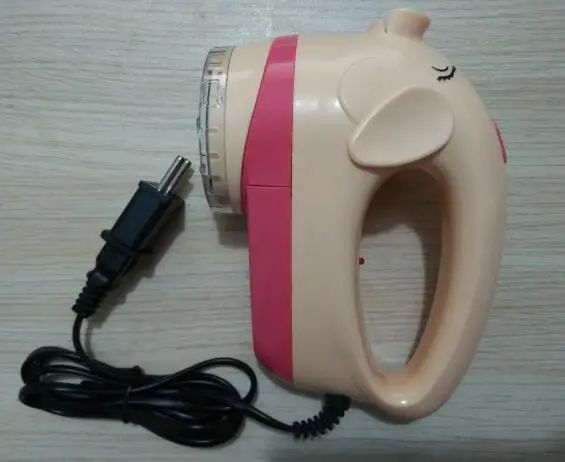 Lovely Small Pig Shape plugging Type trimmer Lint remover 220V