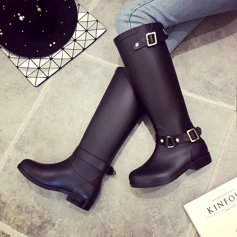 Rubber rain boots women gumboots black galoshes horse boots red zipper behind high buckles wellies galoshes horse riding Boots