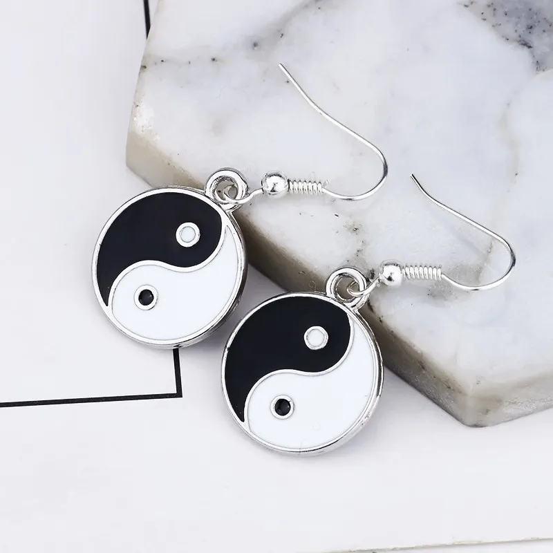 Vintage Angel Wings Earrings For Women Punk Skull Owl Wolf Handcuffs Tai Chi Hexagram Animal Earings Female Ear Jewelry Brincos