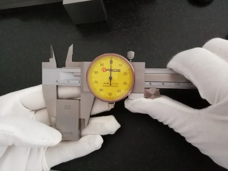 Fine polished measuring surface Dial caliper 0-150mm