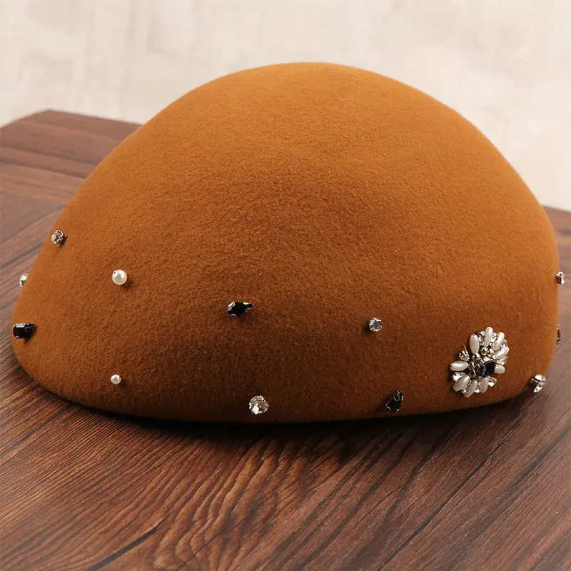 Lady Fedoras Wool Hats Girls Woolen Leisure Cap Autumn and Winter Hand-sewn Pearl Diamonds Woolen Artist Beret Duck Cap  B-8923