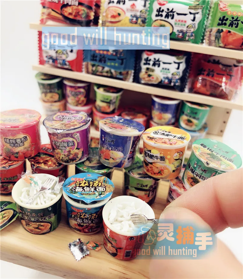 1pcs 1.9cm 1:12 Miniature drums of instant noodles with food fork Mini Chinese Instant Noodles for dollhouse decor kitchen Toys