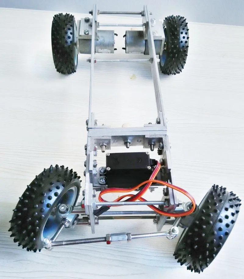 Metal 4WD Robot Car Chassis Obstacle Avoidance Com Motor Servo Motor Da DirecçãO Volante Roda De Borracha De Controle Remoto