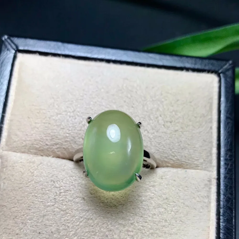 

Natural grape stone ring, made of 925 silver, with good gem gloss, fullness and less impurities. signature dish