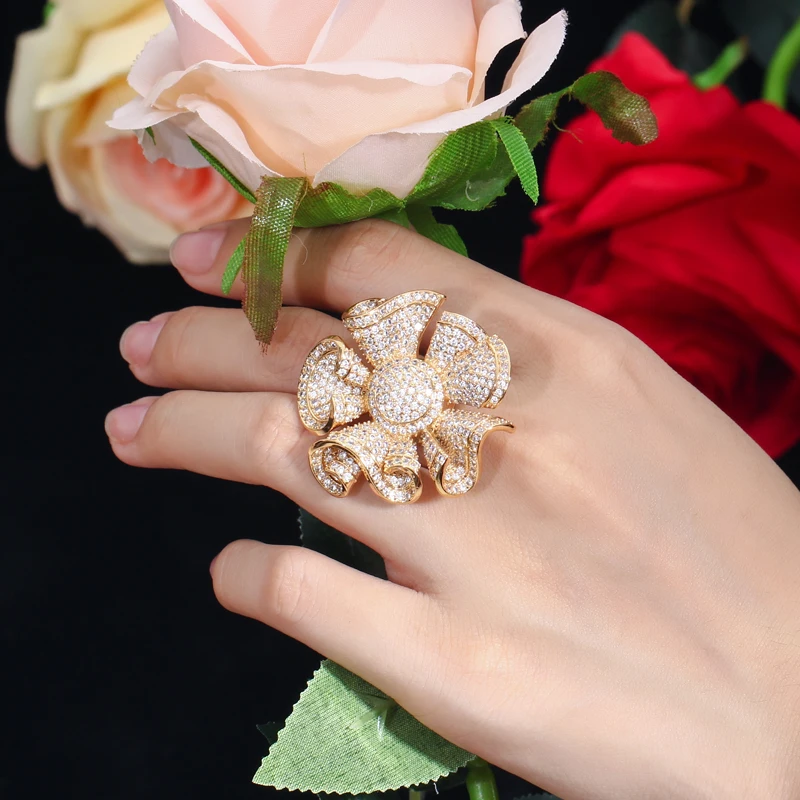 Pera Elegant Women Big Statement 3D Flower Finger Rings Full Shiny Cubic Zirconia Bridal Wedding Party Fashion Jewelry Gift R086